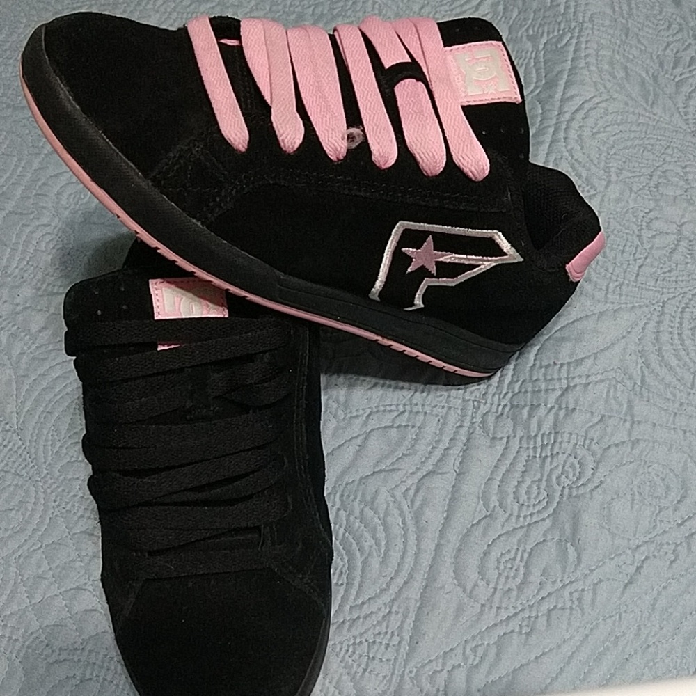 Famous Stars and Straps/DC skate shoes-sz 6